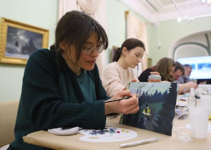 В музее имени Сурикова в Красноярске провели лекцию о реставрации картин